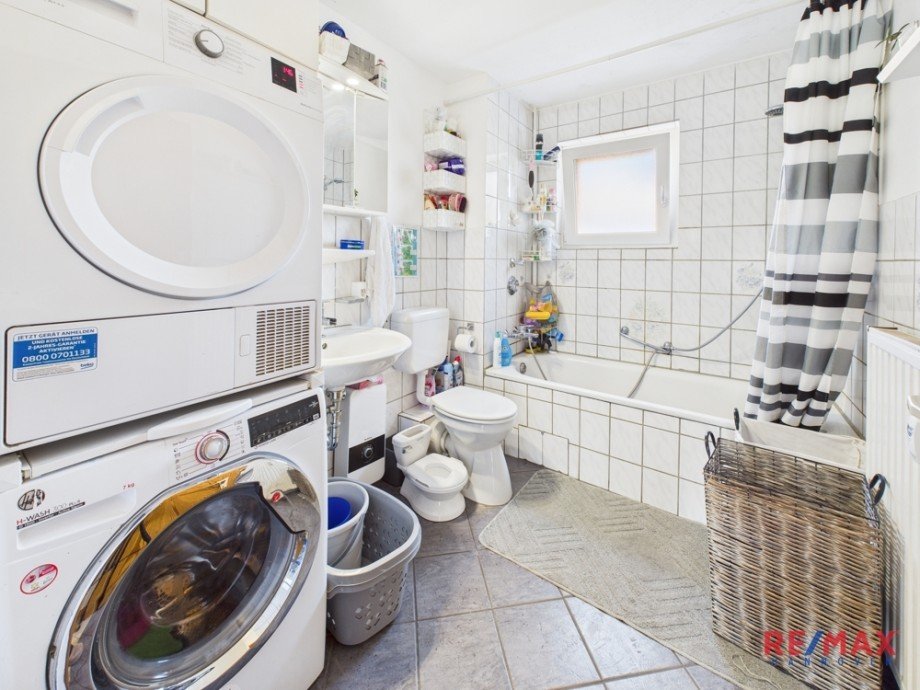 Badezimmer (EG links) Mehrfamilienhaus Hannover