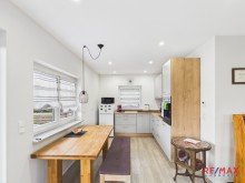 Neubau-K�che Landhaus mit Neubau, Ferienwohnung, Wintergarten & Photovoltaik auf gro�em Grundst�ck