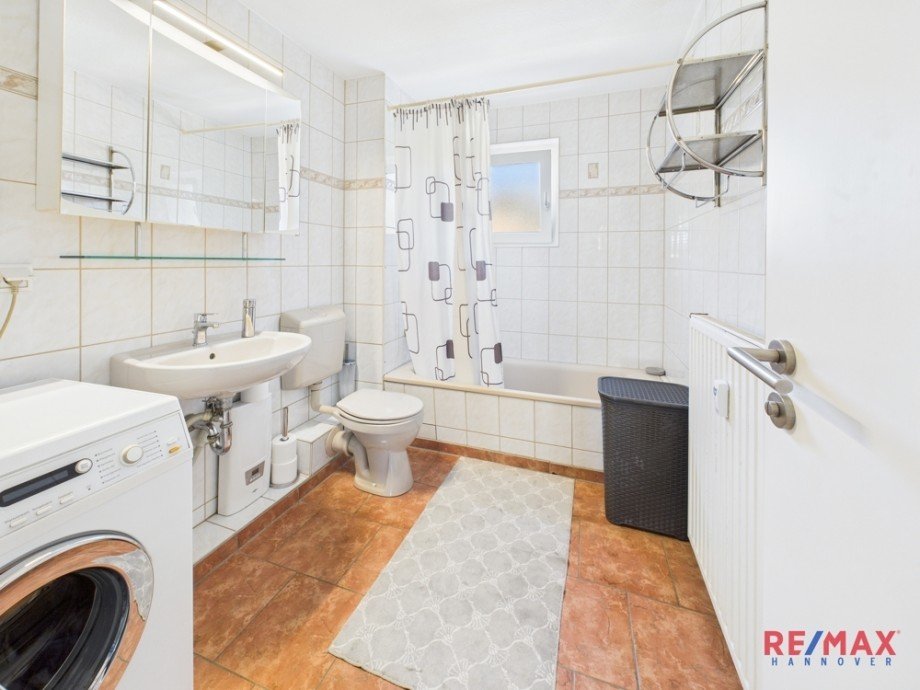 Badezimmer (1. OG links) Mehrfamilienhaus Hannover