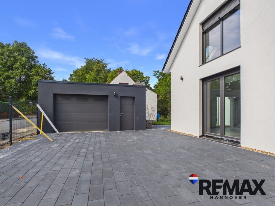 Blick auf die Garage Einfamilienhaus Burgdorf