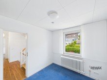 Zimmer im 1. Stock links Gro�z�giges Reihenmittelhaus in gefragter Lage der Marienburger H�he