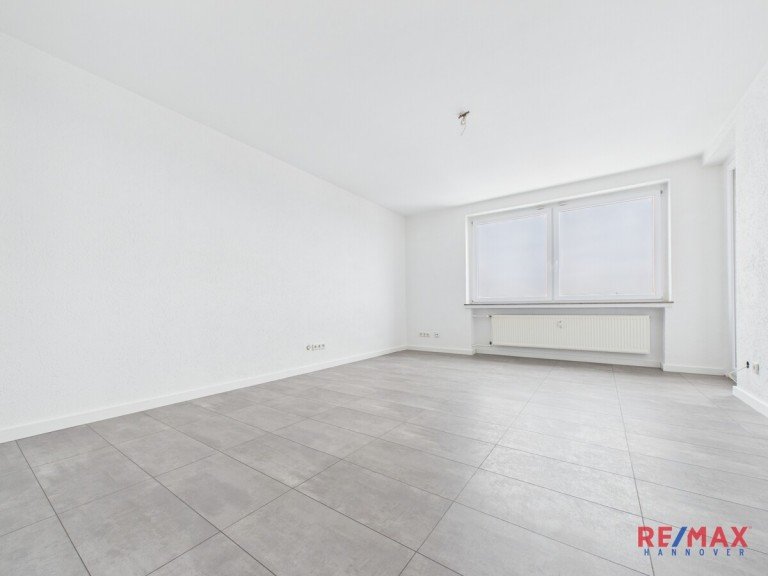 Wohnzimmer Hannover Etagenwohnung Gepflegte 3-Zimmer-Wohnung mit Balkon, guter Infrastruktur, Aufzug uvm.