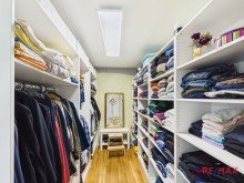 Ankleide-Zimmer Landhaus mit Neubau, Ferienwohnung, Wintergarten & Photovoltaik auf gro�em Grundst�ck