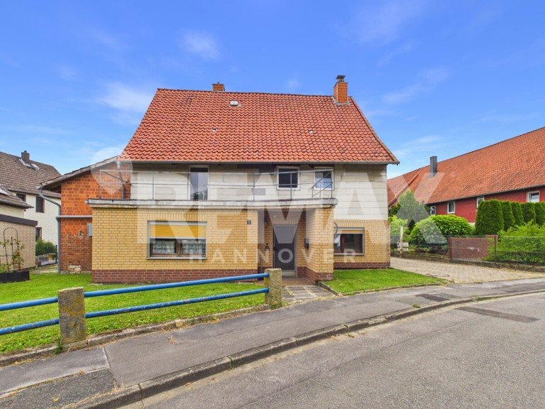 Front Ansicht Bockenem / Ortshausen Einfamilienhaus Charmantes Einfamilienhaus mit gro�em Grundst�ck und vielseitigem Entwicklungspotenzial