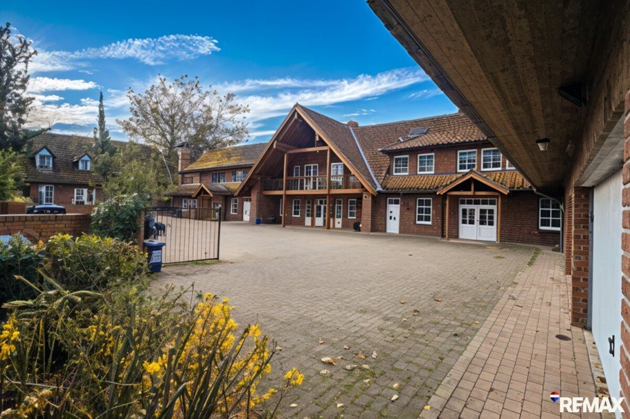 Hauptfl�gel von Westen Haus Wedemark-Abbensen