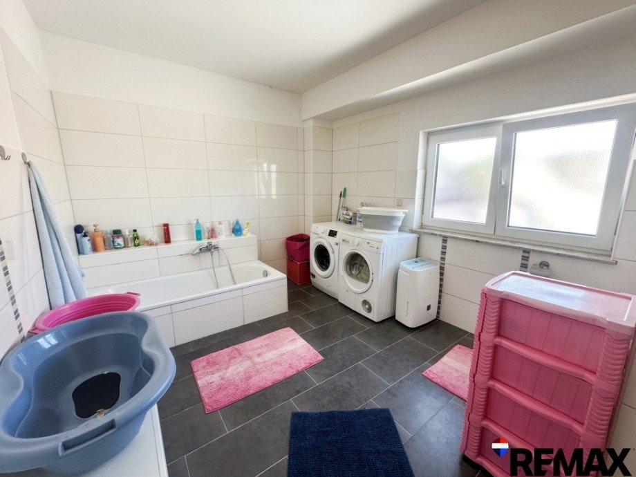 Badezimmer OG. Zweifamilienhaus Burgdorf