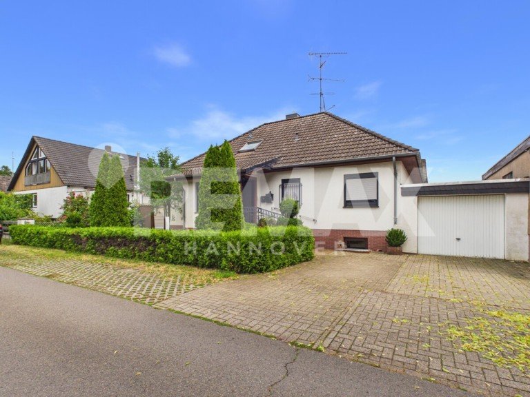 Au�enansicht Lindwedel Zweifamilienhaus Gepflegtes 2-Familienhaus in Lindwedel - voll unterkellert mit Garage