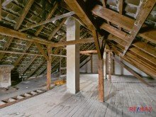 Dachboden Zentral in Lehrte: Sanierungsbed�rftiges Mehrfamilienhaus in Bahnhof-N�he!