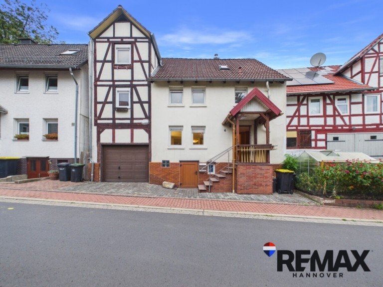 Au�enansicht Obermelsungen Einfamilienhaus Sanierungsbed�rftiges EFH mit Garage, Garten, Werkstatt und viel Platz auf 3 Etagen plus Keller!