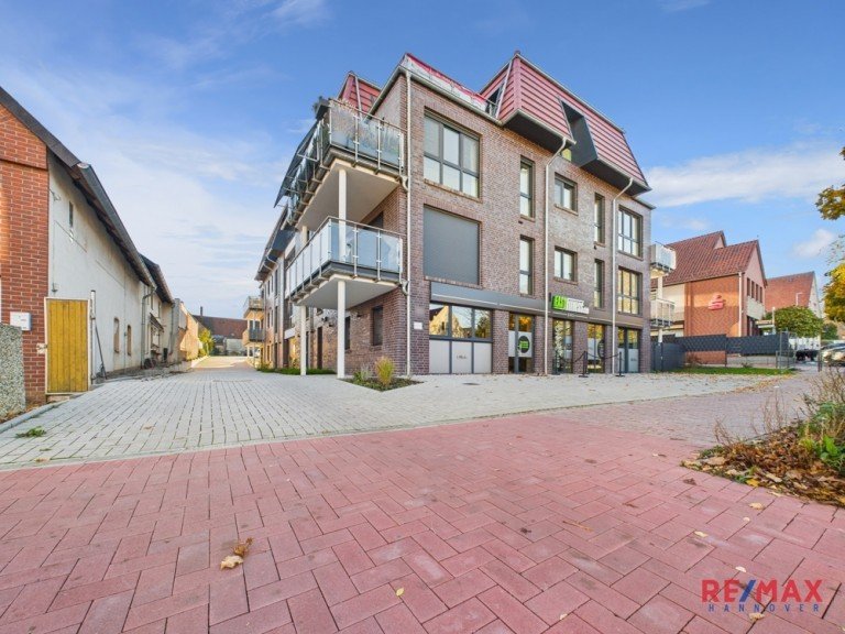 Au�enansicht (Stra�enseite) Ronnenberg Penthousewohnung Penthouse-Wohnung im Herzen von Ronnenberg zum Erstbezug!