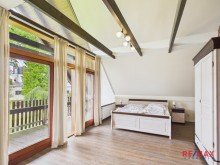 Schlafzimmer-OG Landhaus mit Neubau, Ferienwohnung, Wintergarten & Photovoltaik auf gro�em Grundst�ck