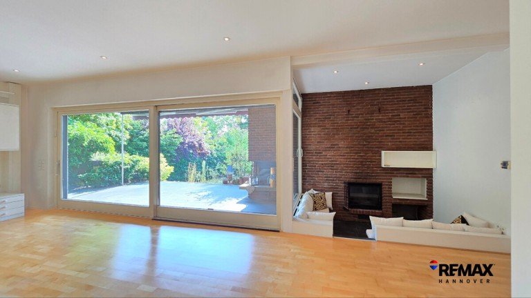 Wohnzimmer Hannover / Gro�-Buchholz Bungalow Gro�z�giger Winkelbungalow in bevorzugter Lage von Gro�-Buchholz, Doppelgarage, Kamin, Terrasse