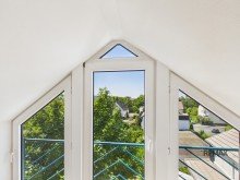 Blick aus dem zentralen Studiofenster Gro�z�giges Reihenmittelhaus in gefragter Lage der Marienburger H�he