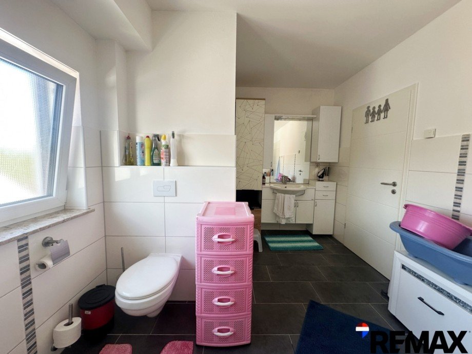 Badezimmer OG. Zweifamilienhaus Burgdorf