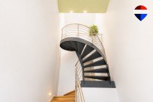 Treppenaufgang Wohnen und Arbeiten perfekt vereint - Moderne Wohn- und Gewerbeimmobilie mit Halle in Seelze!