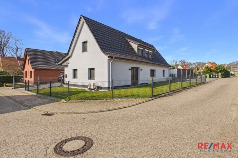 Au�enansicht Walsrode Einfamilienhaus Kernsanierte Immobilie mit barrierearmem Erdgeschoss, Fu�bodenheizung und 4 Garagen