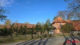 Hauptbild Beeindruckendes Wohnensemble in idyllischer Lage in Neustadt a.Rbg.-Laderholz