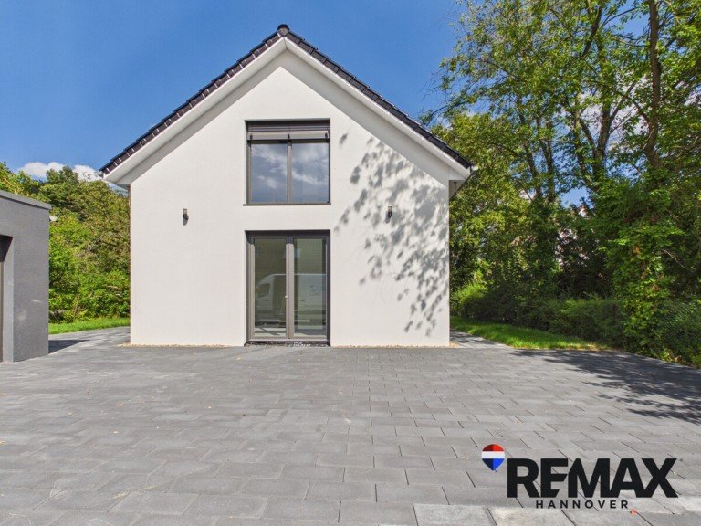 Frontansicht Burgdorf Einfamilienhaus Moderne Stadtvilla - Erstbezug mit hochwertiger Ausstattung & modernem Komfort in Burgdorf!