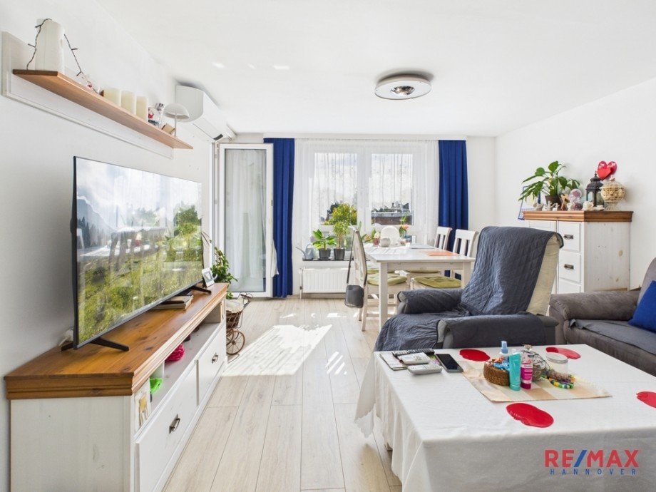 Wohnzimmer (DG rechts) Mehrfamilienhaus Hannover