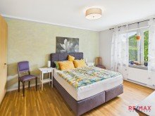 Schlafzimmer-EG Landhaus mit Neubau, Ferienwohnung, Wintergarten & Photovoltaik auf gro�em Grundst�ck