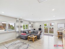 Neubau-Wohnzimmer Landhaus mit Neubau, Ferienwohnung, Wintergarten & Photovoltaik auf gro�em Grundst�ck