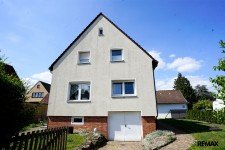 Hauptbild 2-Familienhaus mit gro�em Entwicklungspotenzial in begehrter Wohngegend von Langenhagen.