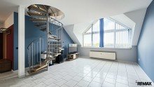 Wohnzimmer Helle Maisonette-Wohnung �ber den D�chern von Anderten - 4 Zimmer, EBK, Keller, Studio