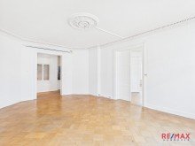 Schlafzimmer_ Historische Eleganz trifft Wohnkomfort - helle Altbauwohnung in der Oststadt