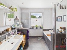 Badezimmer-EG Landhaus mit Neubau, Ferienwohnung, Wintergarten & Photovoltaik auf gro�em Grundst�ck