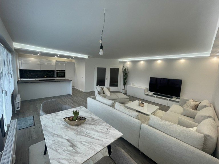 Herzlich willkommen! D�sseldorf Etagenwohnung Traumhafte Wohnung mit Einbauk�che, TG-Stellplatz und 2 Balkonen!